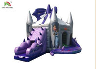 誕生日のためのスライドが付いている紫色のドラゴンの膨脹可能な跳躍の城